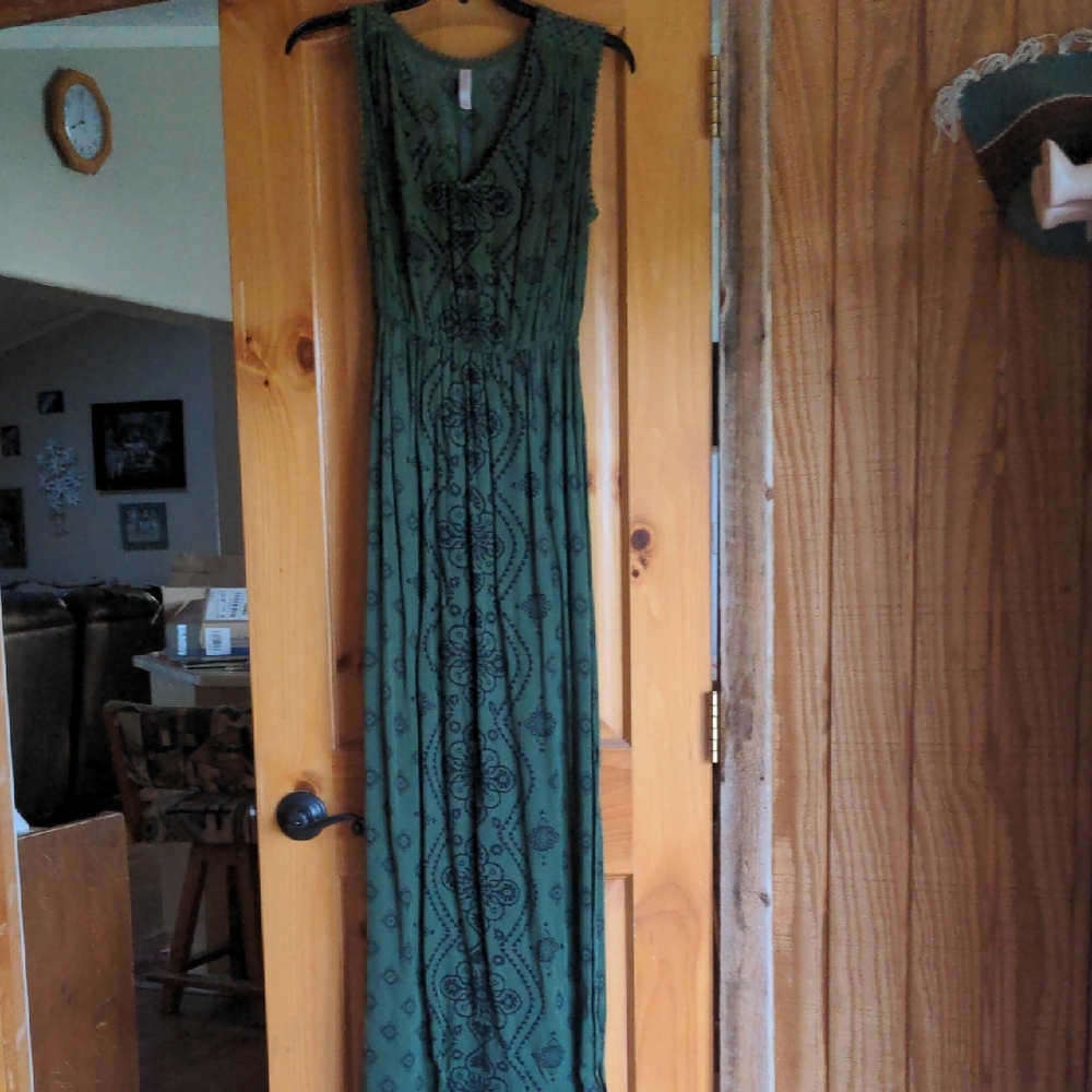 Xhilaration Green Patterned Maxi Dress